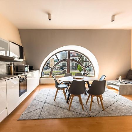 Lovely 4-Bedroom Flat In Historical Center With Stunning View Тренчин Экстерьер фото