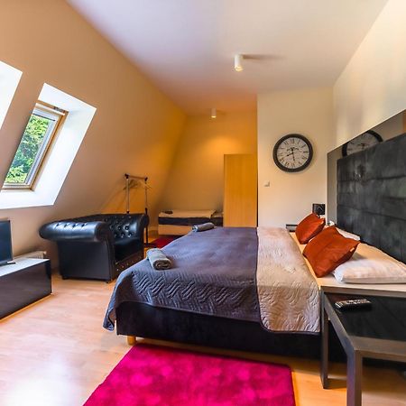 Lovely 4-Bedroom Flat In Historical Center With Stunning View Тренчин Экстерьер фото