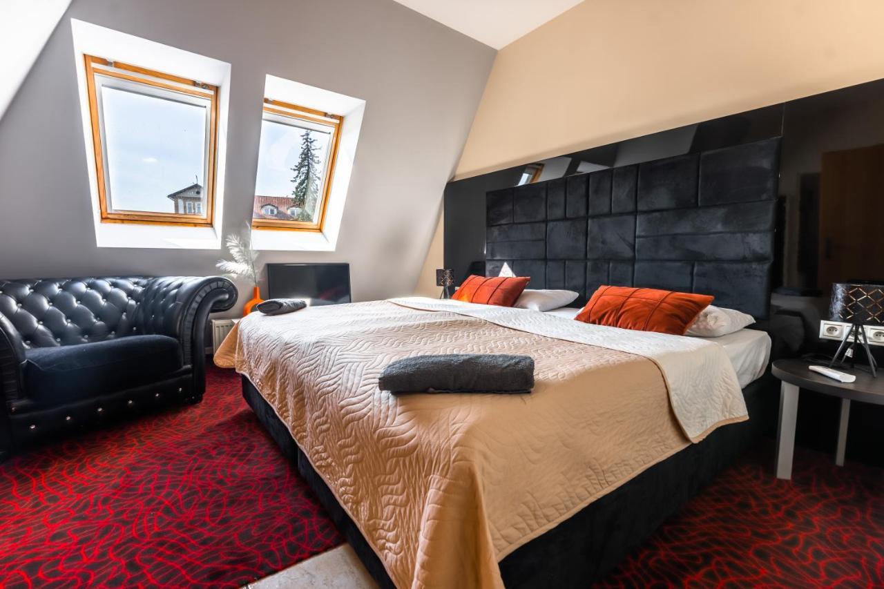 Lovely 4-Bedroom Flat In Historical Center With Stunning View Тренчин Экстерьер фото