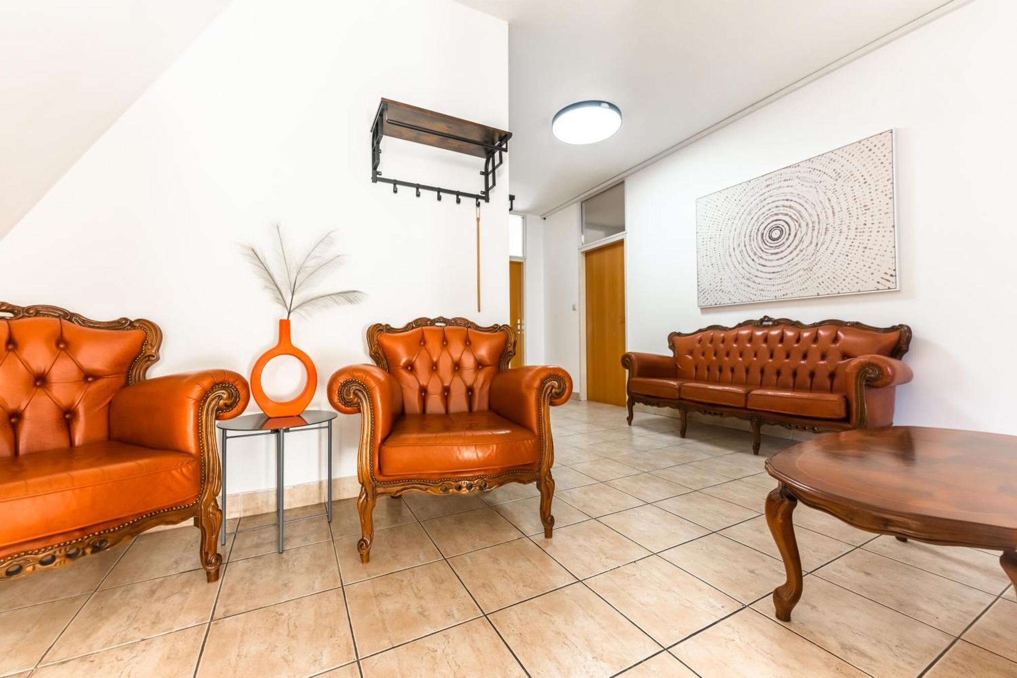 Lovely 4-Bedroom Flat In Historical Center With Stunning View Тренчин Экстерьер фото